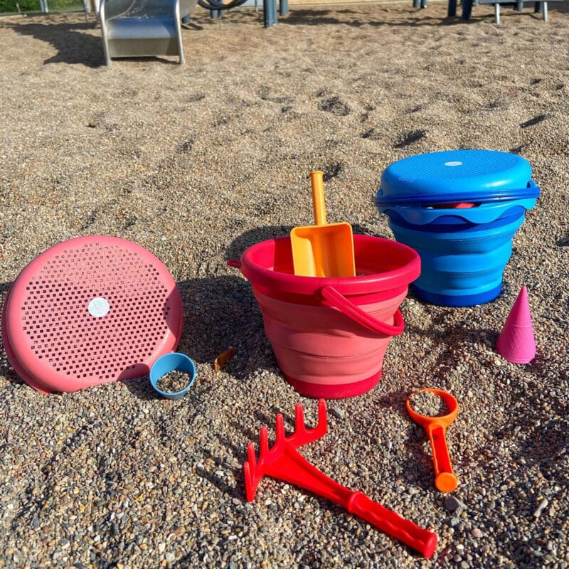 7in1-sand-toys-red